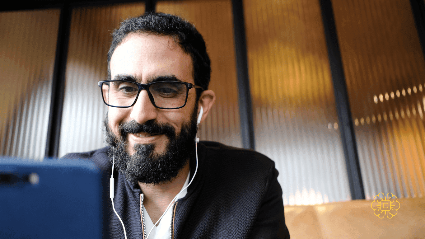 Foto ilustrativa de un emprendedor trabajando en laptop